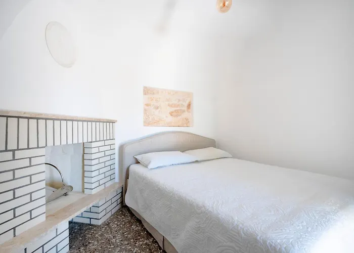 Trullo Rossi * 法萨诺